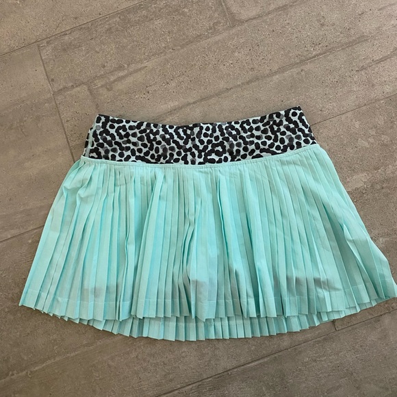 Lululemon varsity tennis skirt - Picture 1 of 6